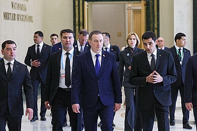 Премьер-министр Беларуси посетил мемориальный комплекс \"Народная память\" в Ашхабаде