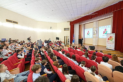 Песни и улыбки для детей и пожилых по всей стране. В Минске проходит акция \"Верить в себя\"