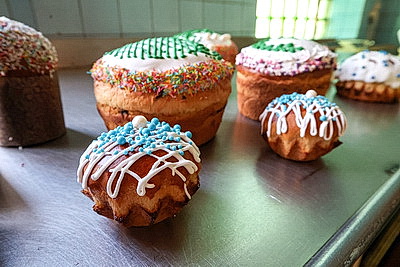 По классическим рецептам. Предприятия Белкоопсоюза поставят в торговую сеть около 100 тонн праздничной продукции