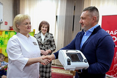 Двум учреждениям здравоохранения Витебска передали аппараты ИВЛ от Белорусского фонда мира