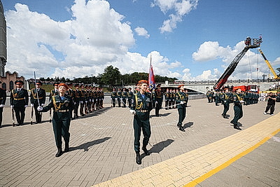 От парада на воде до интерактивных площадок. В Минске отметили День пожарной службы