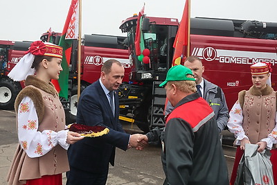 Аграрии Могилевской области получили новые комбайны для уборочной кампании
