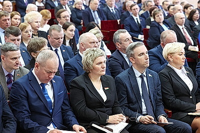 ЖКХ, здравоохранение, развитие территорий. Работу с обращениями в Витебской области рассмотрели в Ушачах