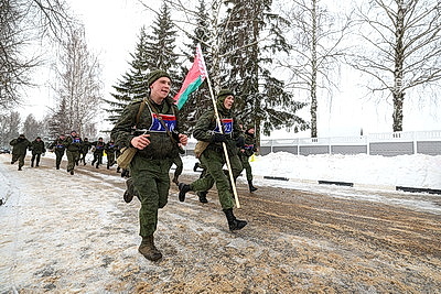 Внезапная проверка ВС продолжается. Бойцы сдают экзамен на выносливость