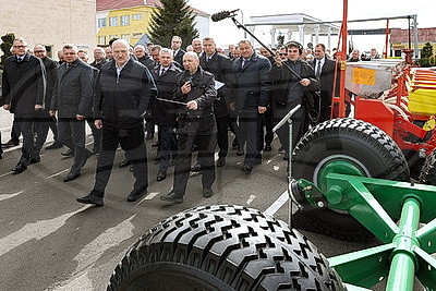 Лукашенко обозначил актуальные задачи по развитию агросервисов