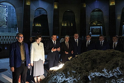 Кочанова в Алжире возложила венок в мемориальном комплексе \"Памятник славы и мученичества\"