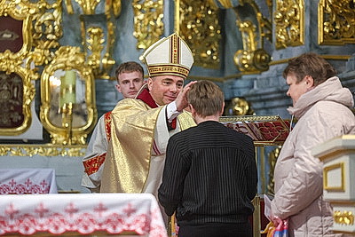 Католические верующие отмечают Чистый четверг