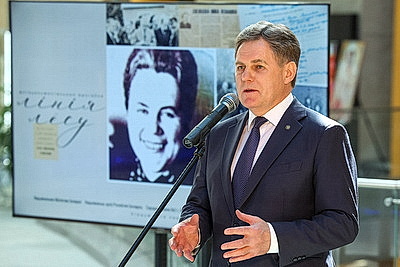 Выставка к 100-летию белорусского государственного деятеля Нины Снежковой открылась в НББ