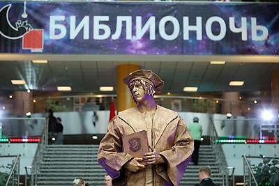 Ночные экскурсии и мастер-классы по каллиграфии: как встретили \"Библионочь\" в Национальной библиотеке Беларуси