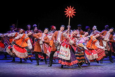 Новую театрализованную программу \"Масленка\" представил хореографический ансамбль \"Хорошки\"