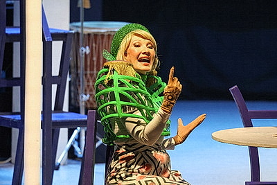 Театр \"Школа драматического искусства\" представил на \"M.@rt.контакт\" спектакль \"Дядюшкин сон\"