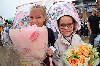 \"Школа для каждого, школа для всех\". В Минске прошли торжественные линейки ко Дню знаний
