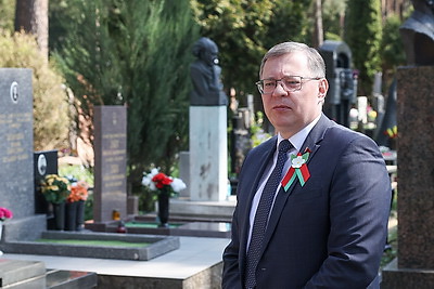 Руководство и судьи Верховного Суда почтили память Героя Советского Союза Марии Осиповой в Минске