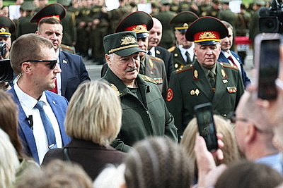 Лукашенко принял участие в церемонии приведения к военной присяге в Борисовском районе