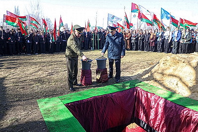Останки 12 жертв геноцида белорусского народа перезахоронили в Кобрине