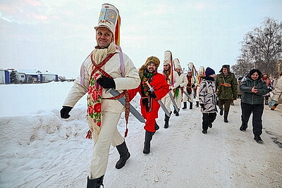 Деревня, где каждый мечтает стать \"царем\". Как в Семежево сохраняют уникальный обряд