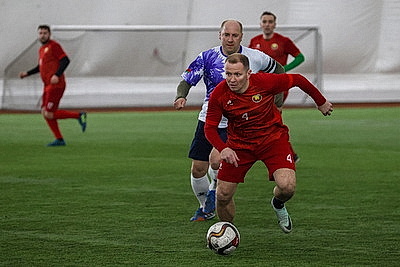 Товарищеский футбольный матч сыграли сборная Следственного комитета и команда \"Родина\"