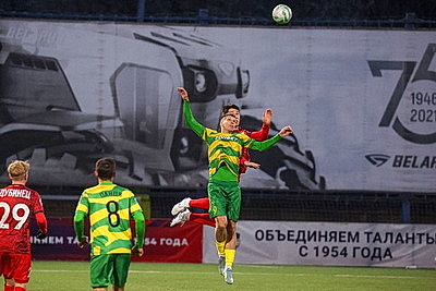 \"Неман\" вышел в лидеры футбольного чемпионата Беларуси