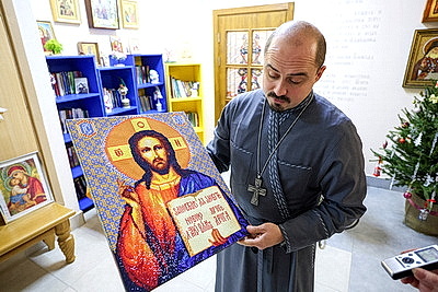 За каждой больницей закреплен приход. Как БПЦ помогает маленьким пациентам и их семьям справиться с болезнью