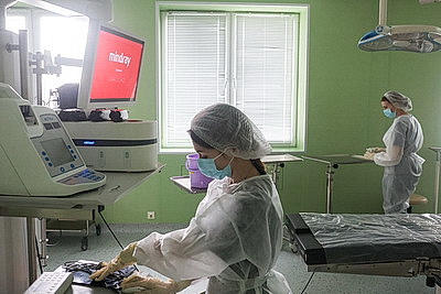 Студенты Могилевского медколледжа трудятся в составе студенческого отряда в областной клинической больнице