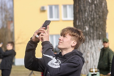 Сделать фото на фоне вертолета и в снаряжении парашютиста. Учащиеся Малоритского района побывали в 38-й бригаде