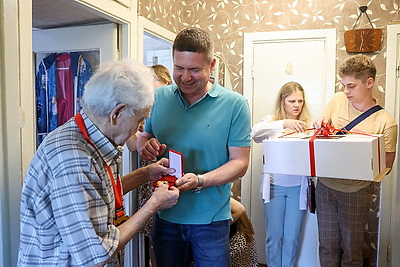 В Минске поздравили Петра Кормщикова с 100-летним юбилеем