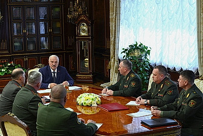 Лукашенко заслушал доклад по тематике плана строительства и развития Вооруженных Сил