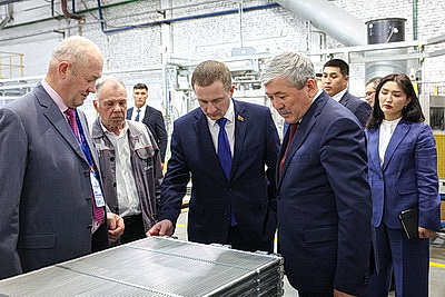 Главы правительств Беларуси и Кыргызстана посетили ОсОО \"Автомаш-Радиатор\"