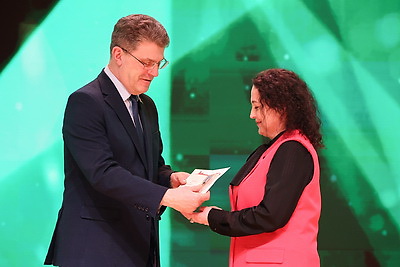 \"Образец для молодежи\". Орден Матери вручили 26 многодетным минчанкам