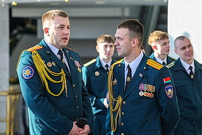 Профессия решительных и отважных. В Минске прошло торжественное собрание ко Дню спасателя