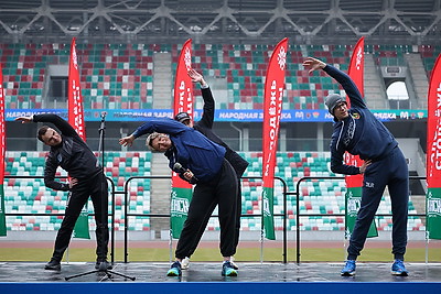 Олимпийские чемпионы провели зарядку для 3,5 тыс. студентов на минском стадионе \"Динамо\"