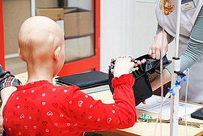 За каждой больницей закреплен приход. Как БПЦ помогает маленьким пациентам и их семьям справиться с болезнью