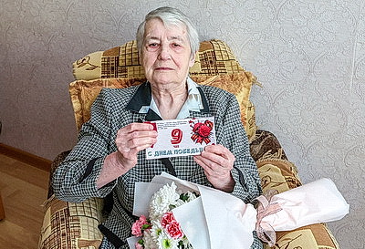 В Витебске накануне Дня Победы поздравили узницу концлагерей Нину Батову