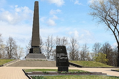 Республиканский субботник: председатель и члены Совета Республики трудились на благоустройстве мемориала