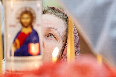 Благодатный огонь от гроба Господня доставили в Минск