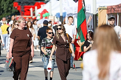 Символ мужества и гордости народа. Торжества по случаю Дня Независимости проходят на Кургане Славы