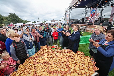 Вкусно, весело, интересно. Бульба-фест \"Воранаўскi дранiк\" прошел в Вороново