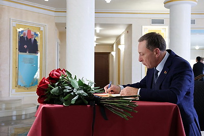 Снопков оставил запись в книге соболезнований в посольстве Казахстана в связи с гибелью военнослужащих