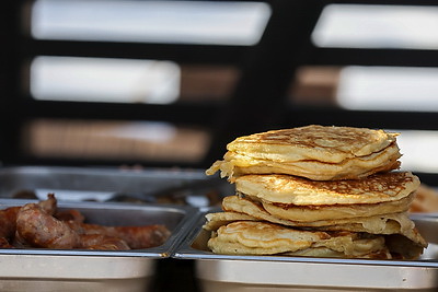 \"Это уже белорусский бренд\". Веселье на Масленицу в Минске