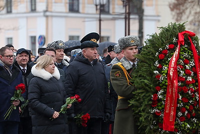Праздник мужества и верности долгу: в регионах Беларуси 23 февраля прошли торжественные митинги