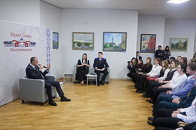 Председатель Могилевского облисполкома встретился с лучшими молодыми специалистами области