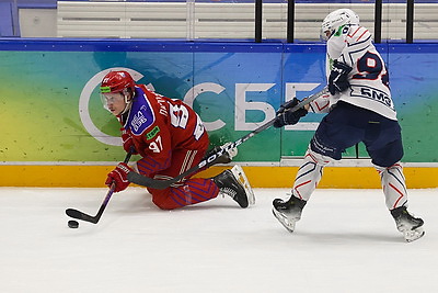 \"Металлург\" в овертайме обыграл \"Юность\" и повел в полуфинальной серии экстралиг