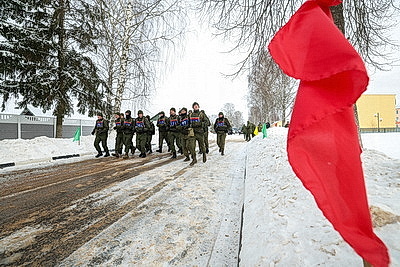 Внезапная проверка ВС продолжается. Бойцы сдают экзамен на выносливость