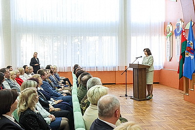 Диалоговая площадка \"Женщина в профессии: учим сердцем, вдохновляем примером\" прошла в гимназии №13 Минска