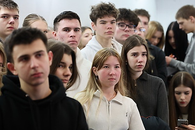 Открытый диалог о семейных ценностях. В Минске прошла встреча с молодежью проекта \"Сила слова\"