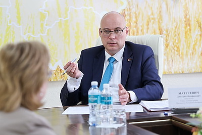 Основной вопрос - земельный. Матусевич провел личный прием граждан в Городке
