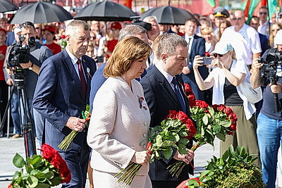 Символ мужества и гордости народа. Торжества по случаю Дня Независимости проходят на Кургане Славы