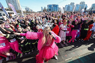 \"Заряд эндорфинами и цветы на финише\". \"Красивый забег\" прошел в Минске