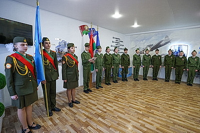 \"Воспитать внутренний стержень\". Чему научат школьников в новом военно-патриотическом клубе \"АрмАдА\"