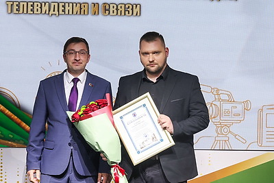 Сотрудников СМИ наградило руководство Минска